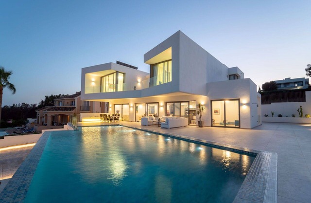 Beautiful private villa for 10 people with private pool, A/C, WIFI, TV, terrace and pets allowed