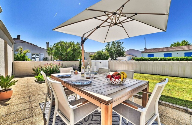 Beautiful private villa for 4 guests with WIFI, TV and terrace