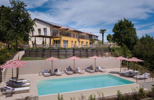 Beautiful private villa for 26 people with A/C, WIFI, private pool and patio, close to Alba