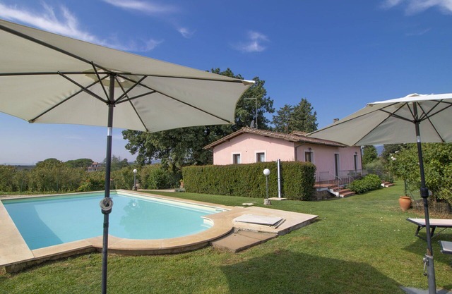 Beautiful private villa with WIFI, private pool, TV, terrace, pets allowed and panoramic view