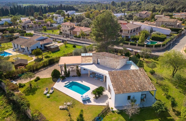 Beautiful private villa for 7 guests with private pool, WIFI, A/C, TV and patio