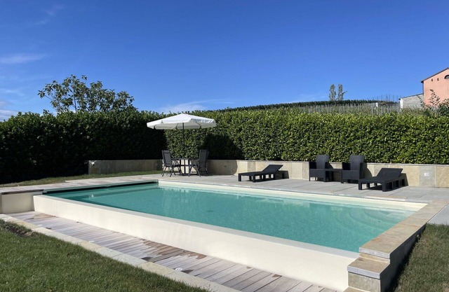 Beautiful private villa for 6 people with A/C, private pool, WIFI, TV and terrace