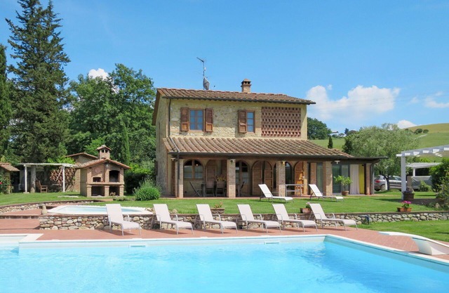 Beautiful private villa with hot tub, A/C, private pool, WIFI, TV, patio and pets allowed