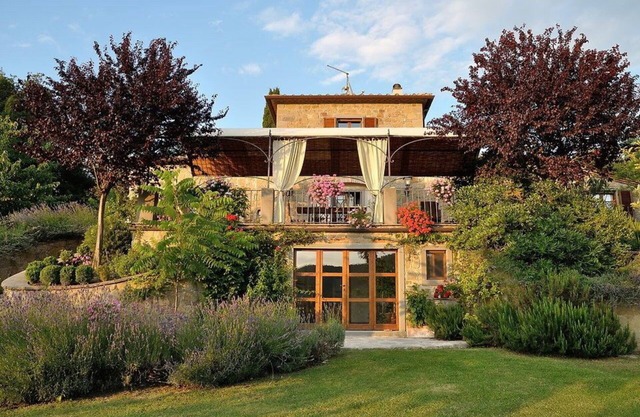 Beautiful private villa with WIFI, A/C, private pool, TV, terrace, panoramic view, close to Cortona