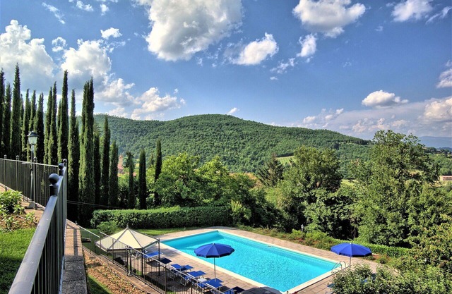 Beautiful private villa with WIFI, A/C, hot tub, private pool, TV, patio and panoramic view