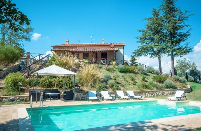Beautiful private villa with private pool, hot tub, WIFI, TV, patio, pets allowed and panoramic .