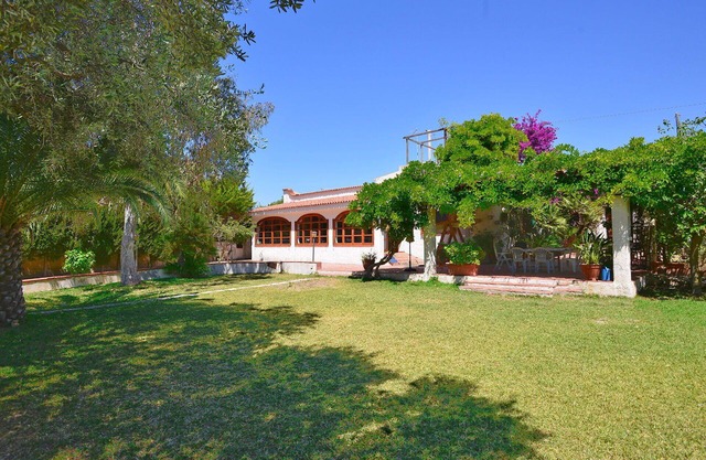 Beautiful private villa for 4 people with WIFI, private pool, A/C, terrace and parking