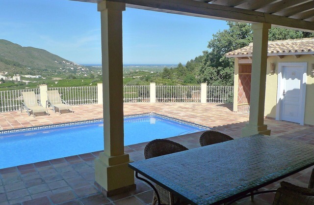 Beautiful private villa for 6 guests with private pool, A/C, WIFI, TV, terrace and panoramic view