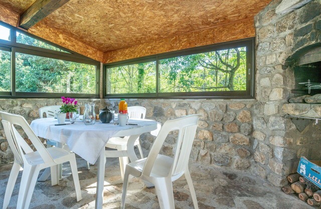 Beautiful private villa for 4 guests with A/C, TV and pets allowed
