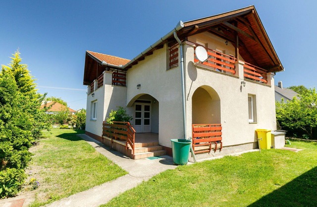 Beautiful private villa for 10 guests with WIFI, A/C, TV, patio, pets allowed and parking