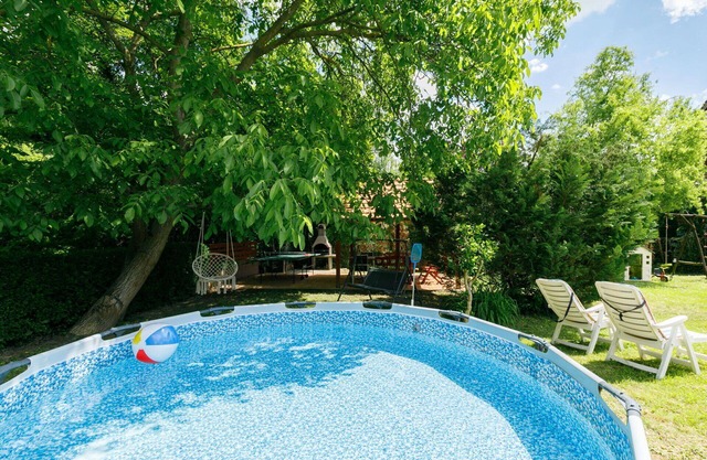 Beautiful private villa for 8 guests with private pool, WIFI, TV, patio and parking