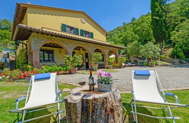 Beautiful private villa with private pool, WIFI, TV, patio, pets allowed and panoramic view