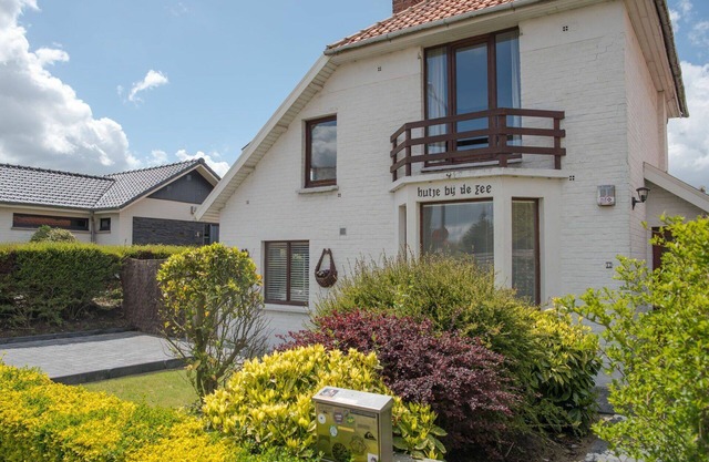 Beautiful private villa for 4 guests with hot tub, WIFI, TV and parking