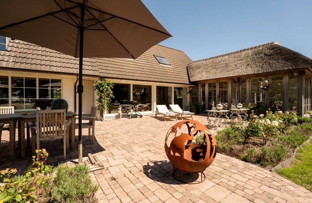 Beautiful private villa for 12 guests with WIFI, TV and patio