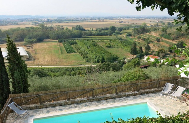 Beautiful private villa for 9 guests with A/C, private pool, WIFI, TV, terrace and pets allowed