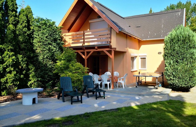 Beautiful private villa for 6 guests with A/C, WIFI, TV, terrace, pets allowed and parking
