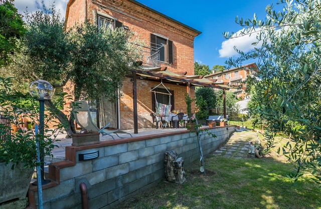 Beautiful private villa for 7 guests with WIFI, A/C, terrace, pets allowed and panoramic view