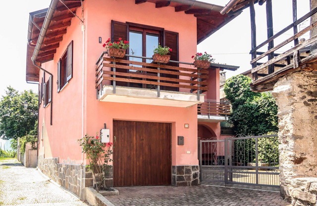 Beautiful private villa for 6 people with WIFI, TV, patio and pets allowed