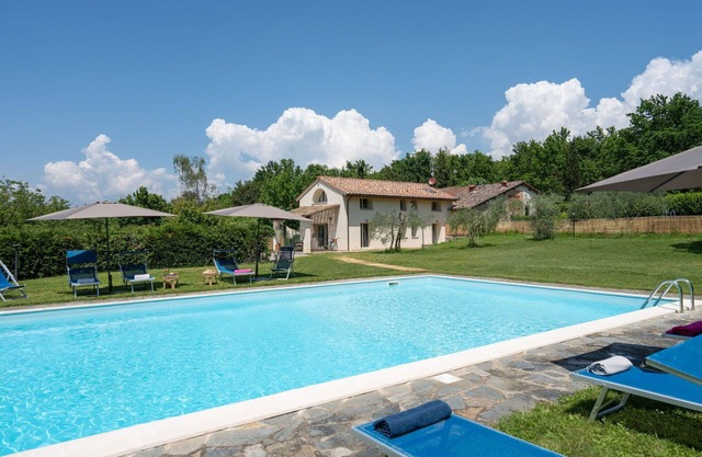 Beautiful private villa for 7 guests with A/C, private pool, WIFI, TV, patio and panoramic view