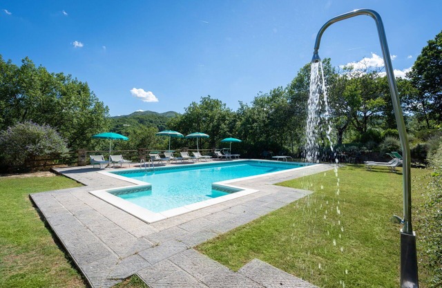 Beautiful private villa with WIFI, private pool, TV, patio, pets allowed and panoramic view