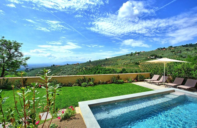 Beautiful private villa for 4 guests with WIFI, private pool, A/C, TV and panoramic view