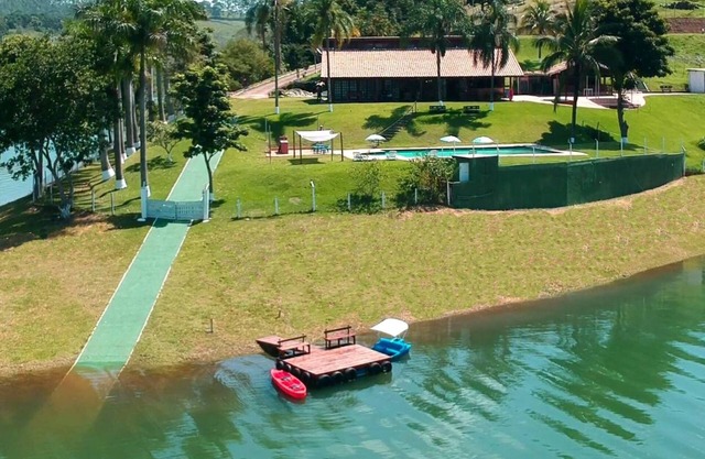 Beautiful Property at the lake, Swiming Pool, Fishing , Barbecue, Jacuzzi