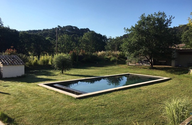 Beautiful Provencal pool house 4000 m2 of land in the countryside