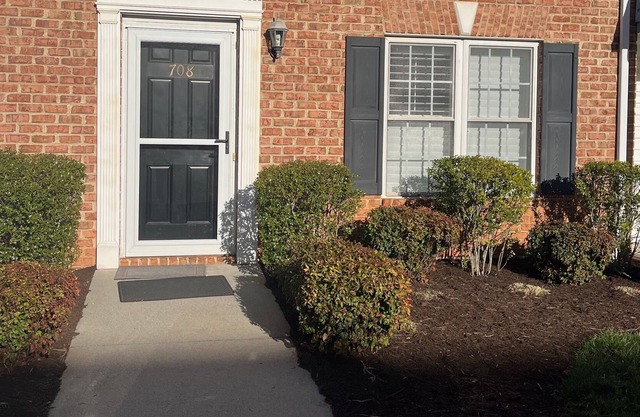Beautiful, quiet 2 bd condo Lynchburg