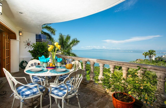 Beautiful & relaxing Condo Azul in prestigious Conchas Chinas