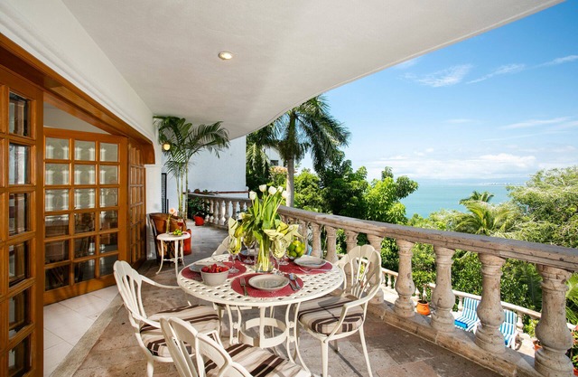 Beautiful & relaxing Condo Rojo in prestigious Conchas Chinas