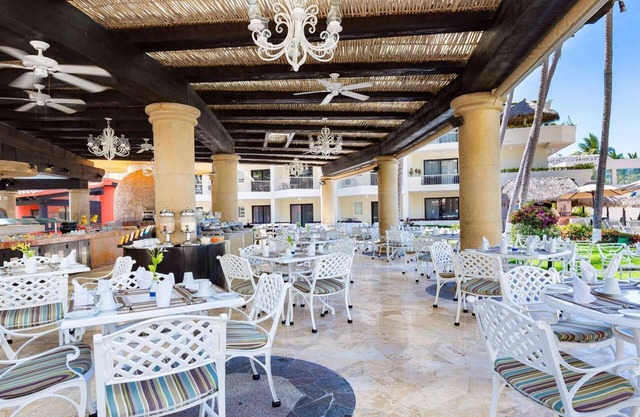 Beautiful Resort on the shores of Banderas Bay (All inclusive options available)