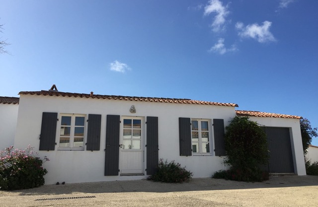 Beautiful retaise house with garden in Ars