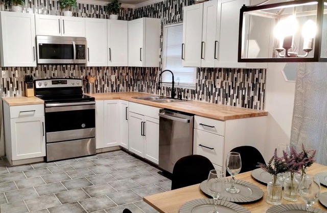 Beautiful Retreat Minutes From Dwntwn & Airport