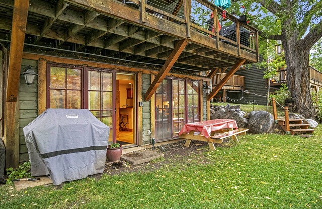 Beautiful Riverside Ski Retreat! *Now with Hot Tub!*