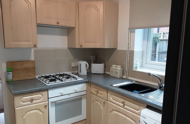 Beautiful Romantic Village House With Netflix