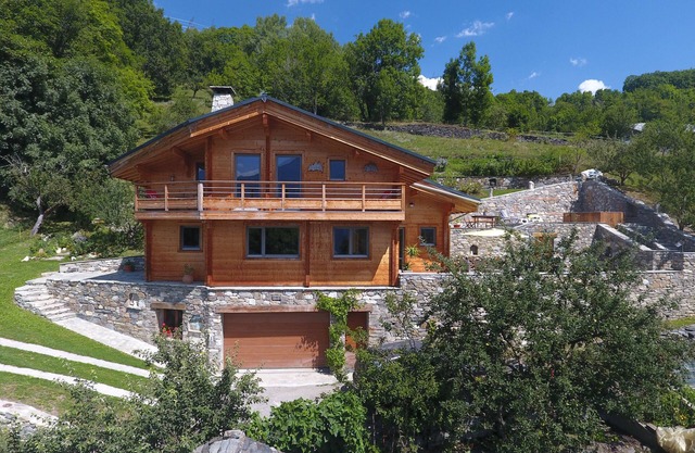 Beautiful Savoy chalet, on a sunny slope and facing Les Arcs and La Plagne