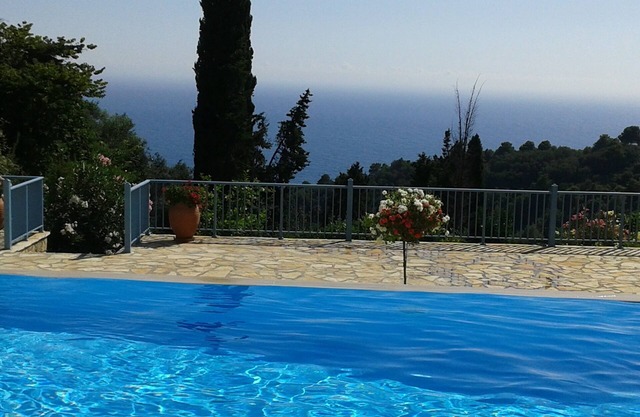 Beautiful see view villa with infinity pool