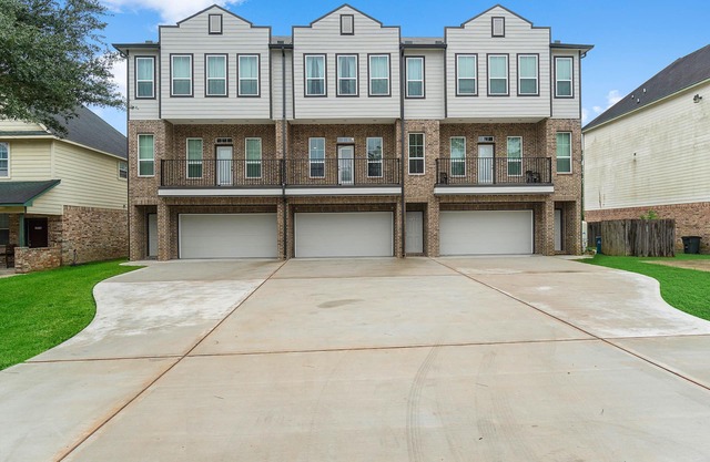 ✿Beautiful Single Family Home✿10 mins from IAH ✿ A
