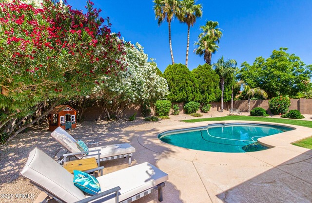 Beautiful single-level home with enclosed yard, pool, patio & WiFi