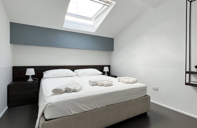 Beautiful Sky SUITE, on 2 levels within walking distance of the Franciscan tavern