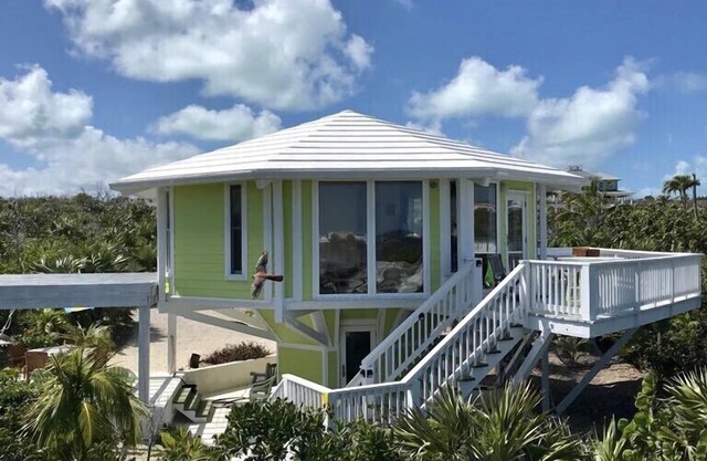 Beautiful Solar Powered Romantic Retreat With Dock Slip