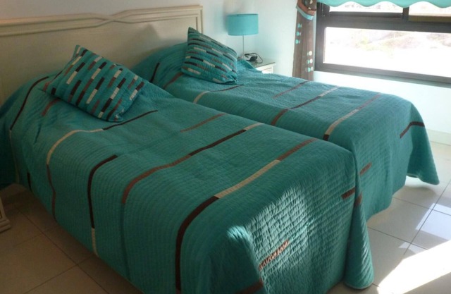 Beautiful spacious apartment - sea and mountain views - city center - 1 km from the beach