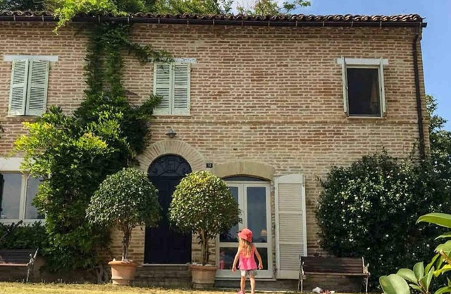 Beautiful Spacious 5-bed, 3.5 bath, country villa with private pool/poolhouse
