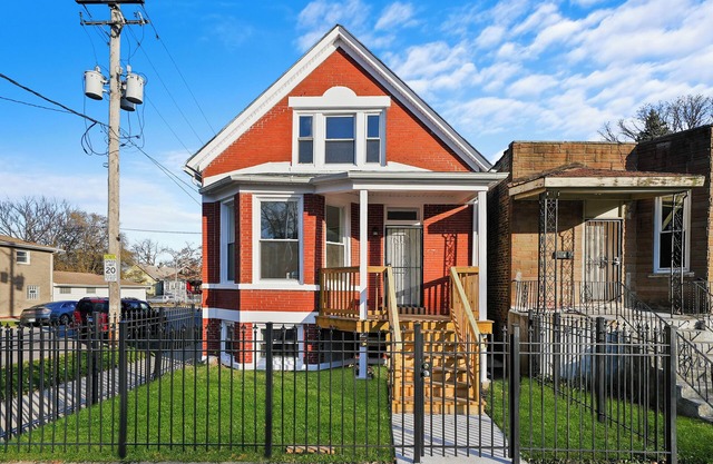 Beautiful spacious 6-Bedroom Home with 2 Baths – Perfect for Large Families
