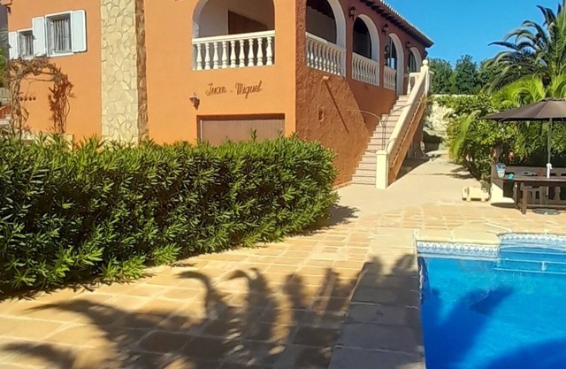 Beautiful spacious villa in Valencia, large patio with sea views, private pool, barbecue