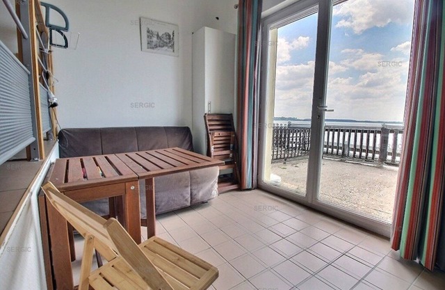 Beautiful Studio on the seafront and close to shops