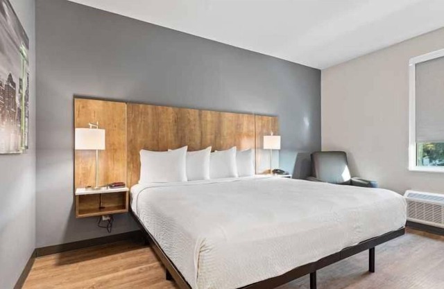 Beautiful Studio apartment (431303) by Houzlet