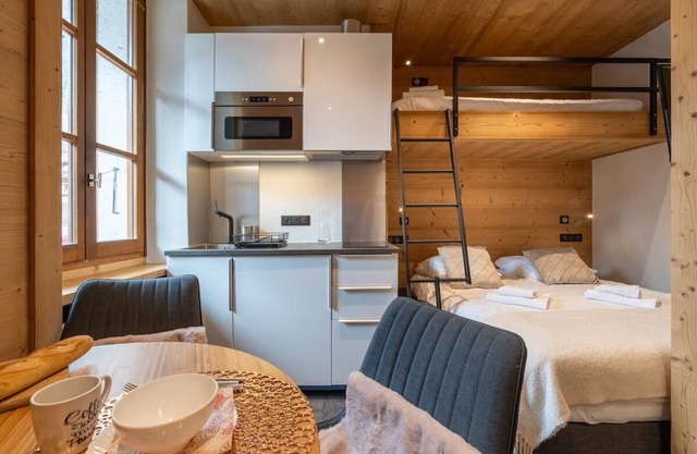 Beautiful Studio with Sauna in the Heart of the Village