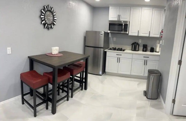 Beautiful suited with separate entrance