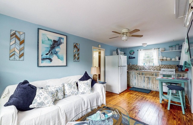 Beautiful triplex w/cable, washer/dryer, & board games